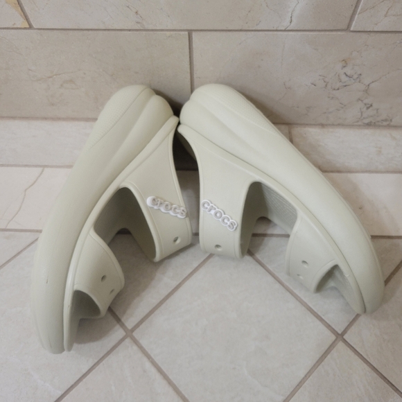 Crocs Classic Crush Bone Beige unisex men's 8 women's 10. - Picture 4 of 11